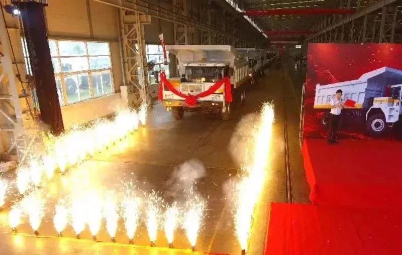 壹定发首台！响应国家打赢蓝天保卫战三年行动计划--壹定发重装纯电动矿用车下线