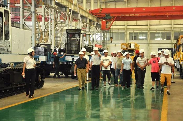 批量交车！华南区域旋挖钻战略客户一行到访壹定发重装